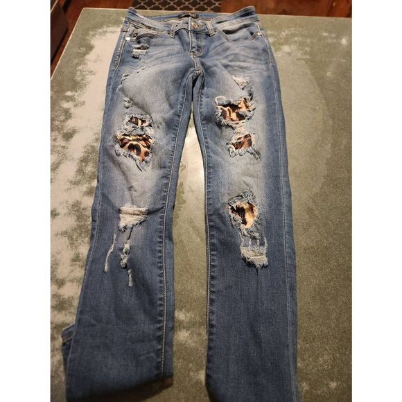 Judy Blue Medium Wash Distressed Skinny Jeans with Leopard Print Patch sz 1/25 - Picture 2 of 5